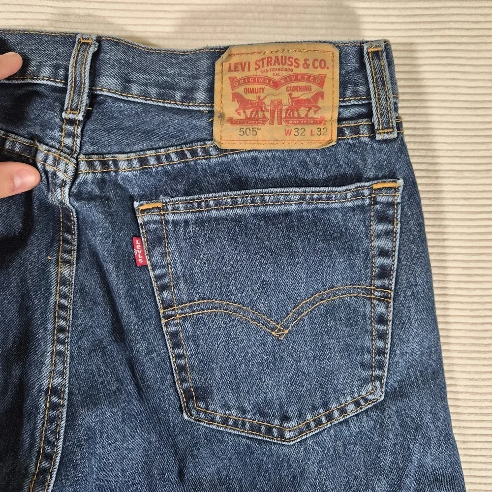 Levi's 505 Men's 32x32 Blue Jeans Regular Fit Straight Leg Medium Wash
